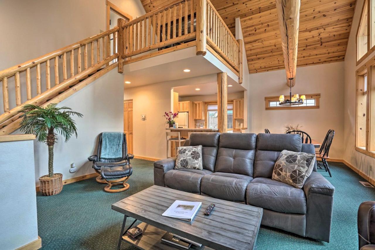 Chalet At Running Y Resort With Wraparound Deck! Klamath Falls Exteriér fotografie