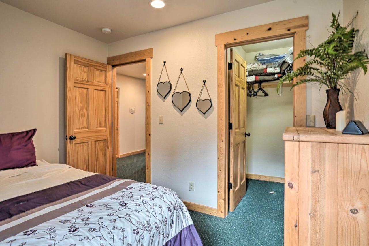 Chalet At Running Y Resort With Wraparound Deck! Klamath Falls Exteriér fotografie