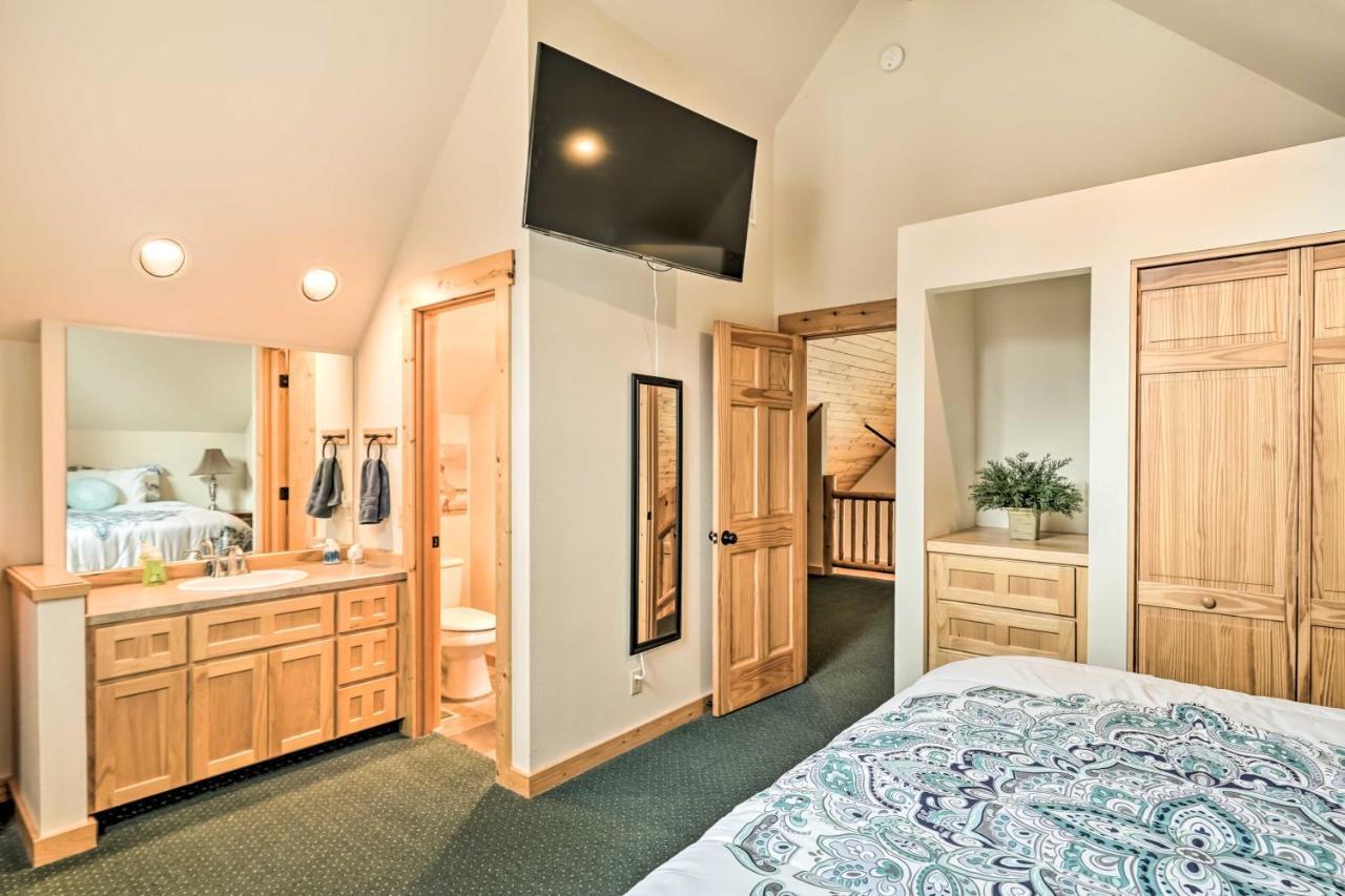 Chalet At Running Y Resort With Wraparound Deck! Klamath Falls Exteriér fotografie