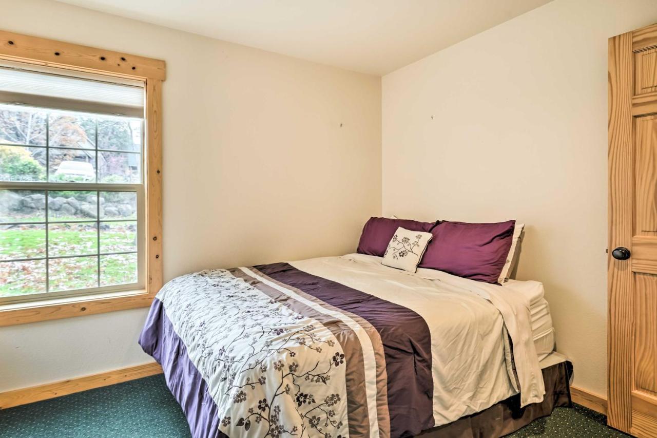 Chalet At Running Y Resort With Wraparound Deck! Klamath Falls Exteriér fotografie